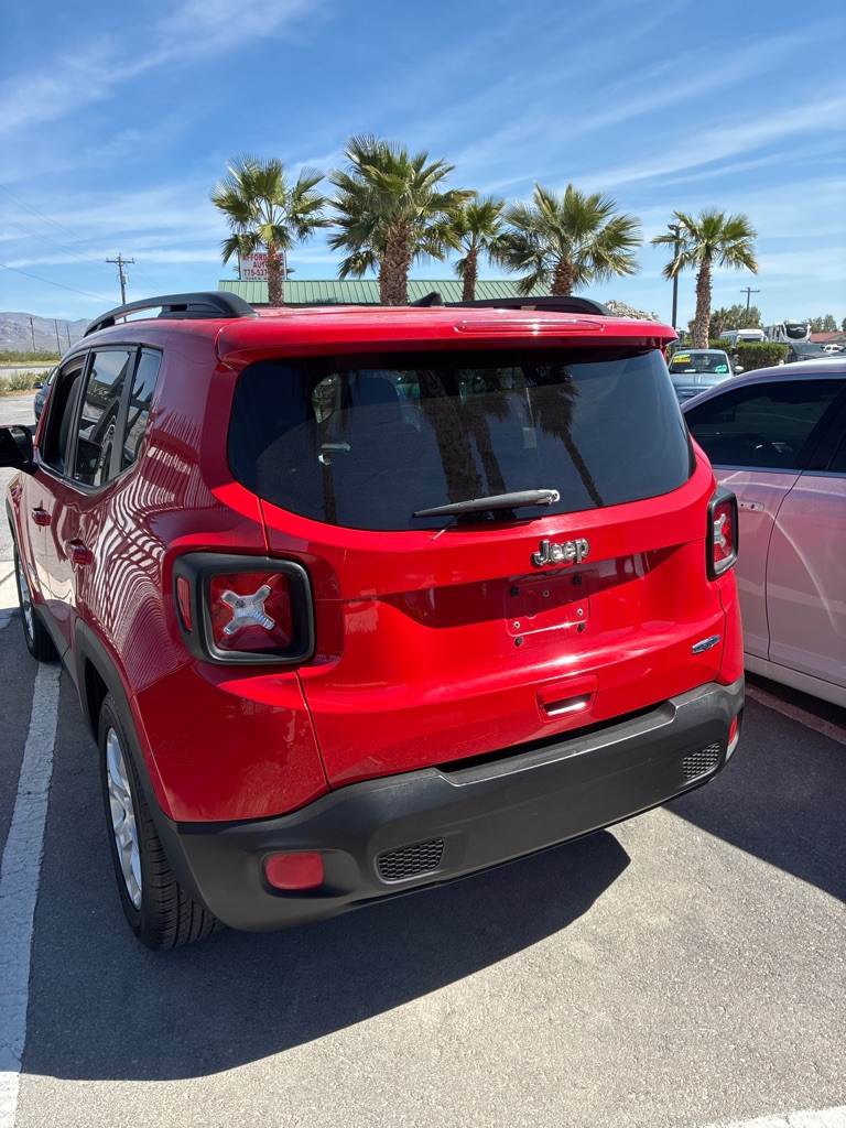Photo 31 of this JEEP RENEGADE