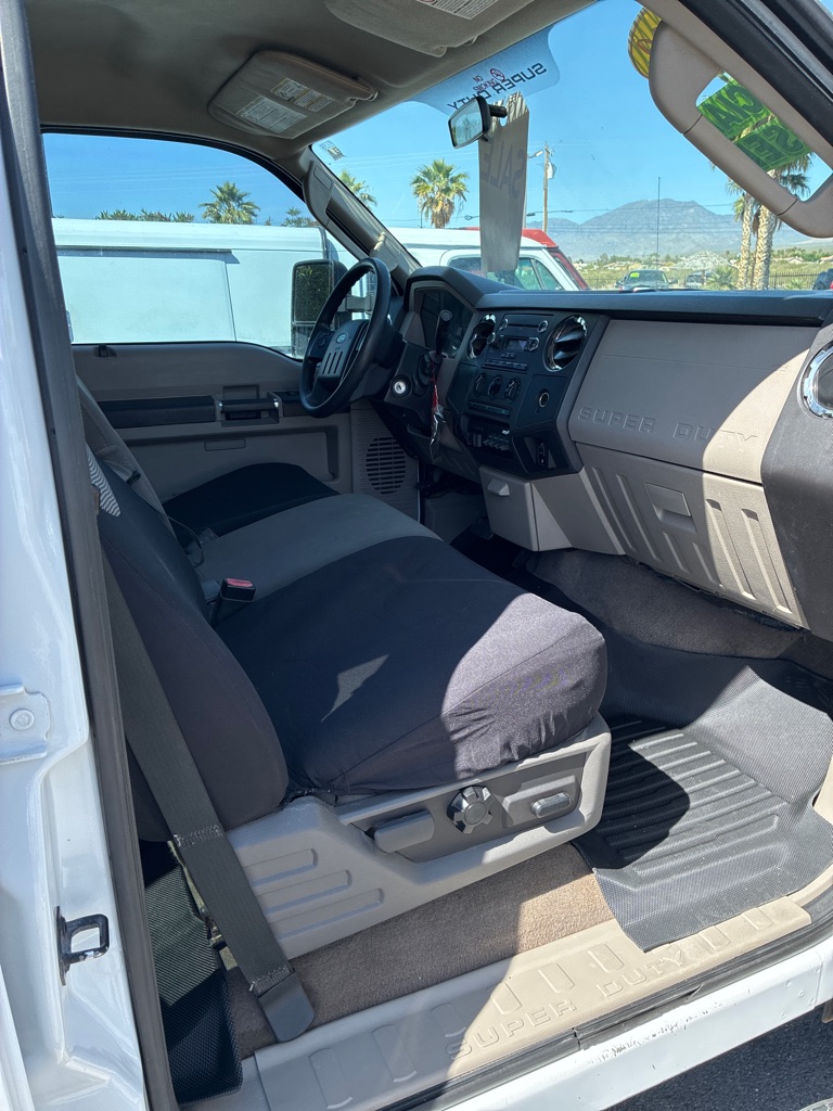 Photo 12 of this FORD F550