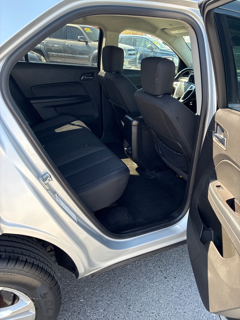 Photo 5 of this CHEVROLET EQUINOX