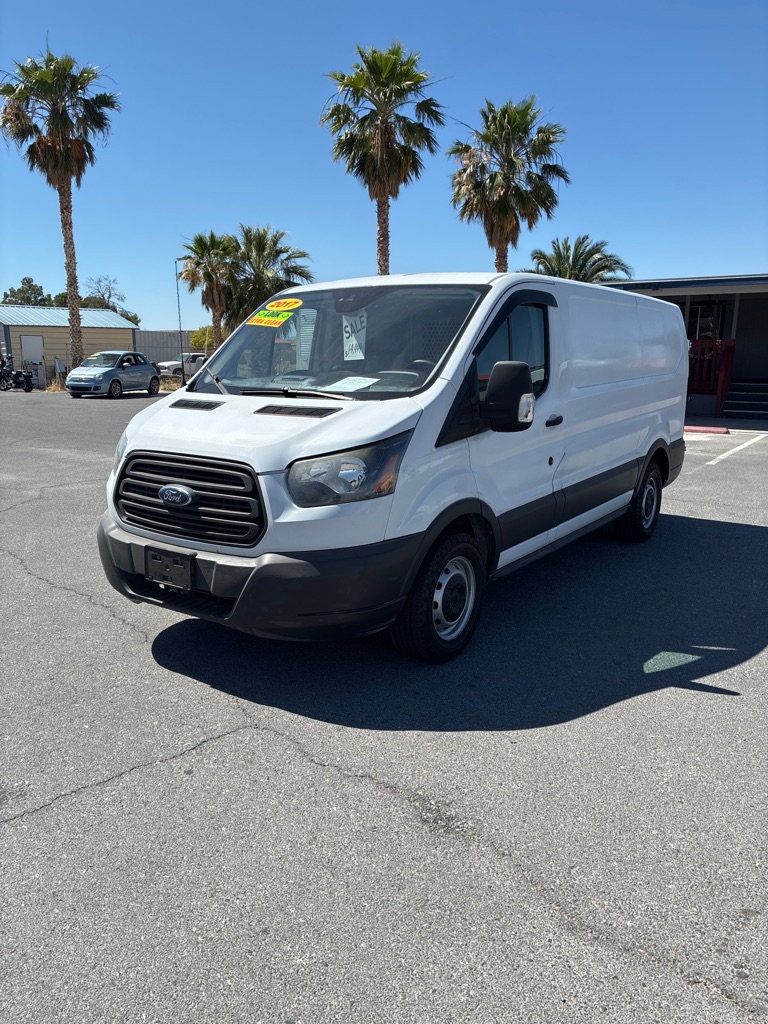 Photo 2 of this FORD TRANSIT