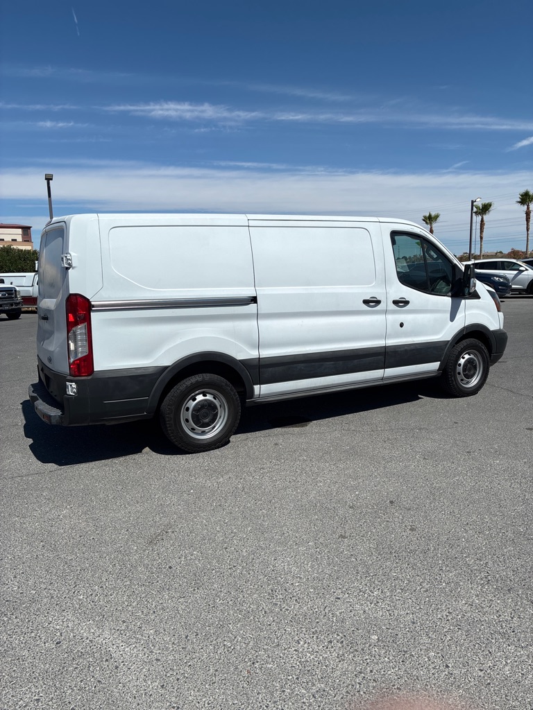 Photo 13 of this FORD TRANSIT