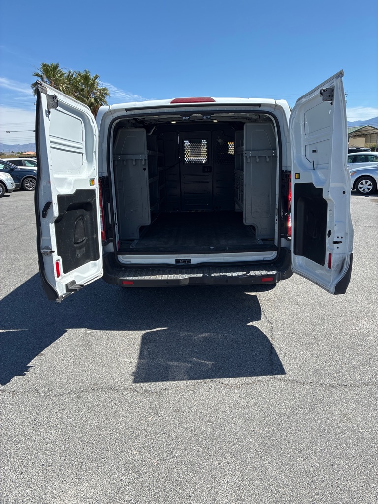 Photo 6 of this FORD TRANSIT