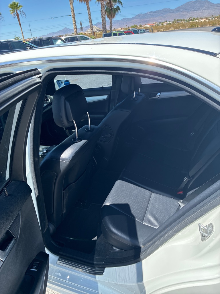 Photo 6 of this MERCEDES-BENZ C-CLASS