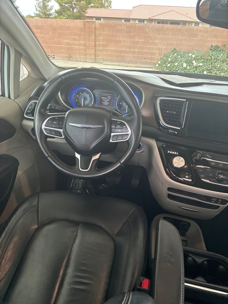Photo 13 of this CHRYSLER PACIFICA