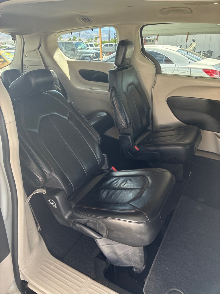 Photo 31 of this CHRYSLER PACIFICA
