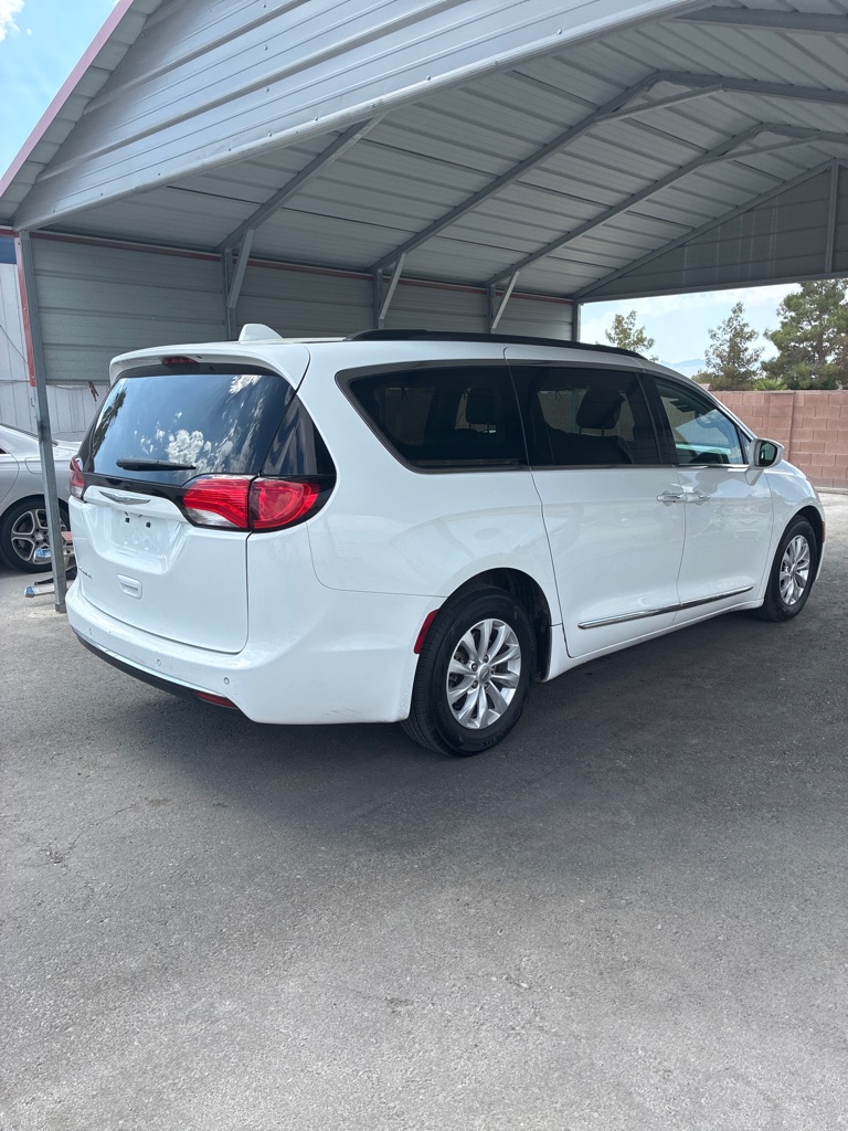 Photo 9 of this CHRYSLER PACIFICA