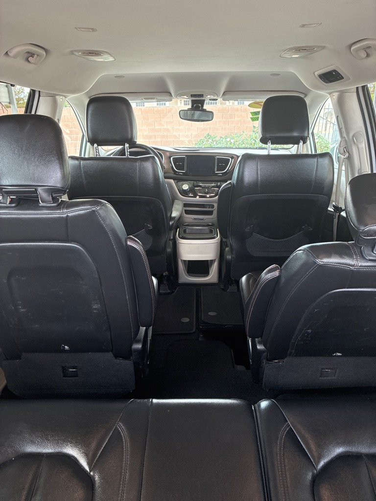 Photo 6 of this CHRYSLER PACIFICA