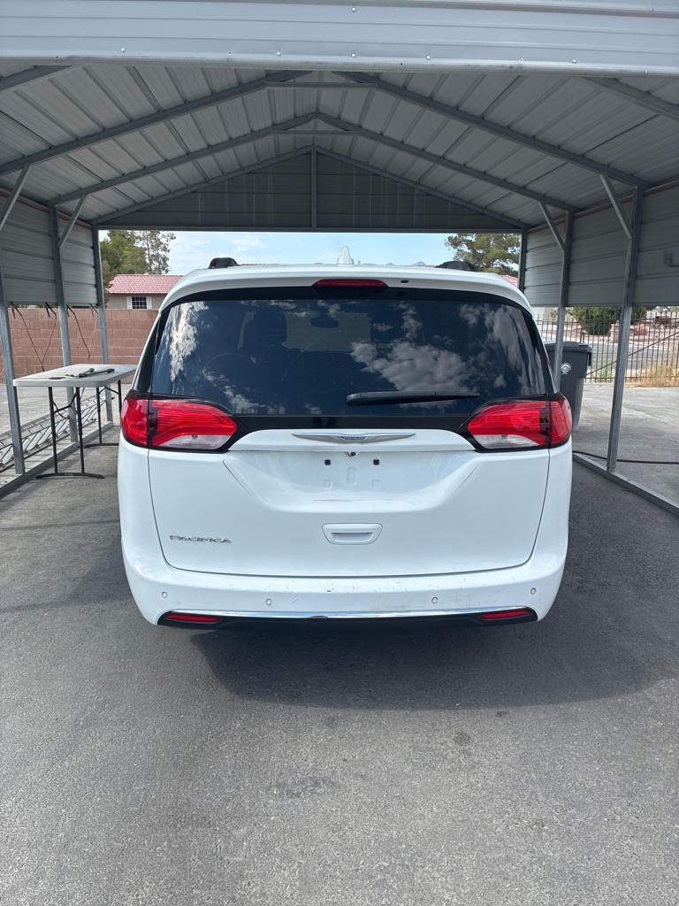 Photo 4 of this CHRYSLER PACIFICA