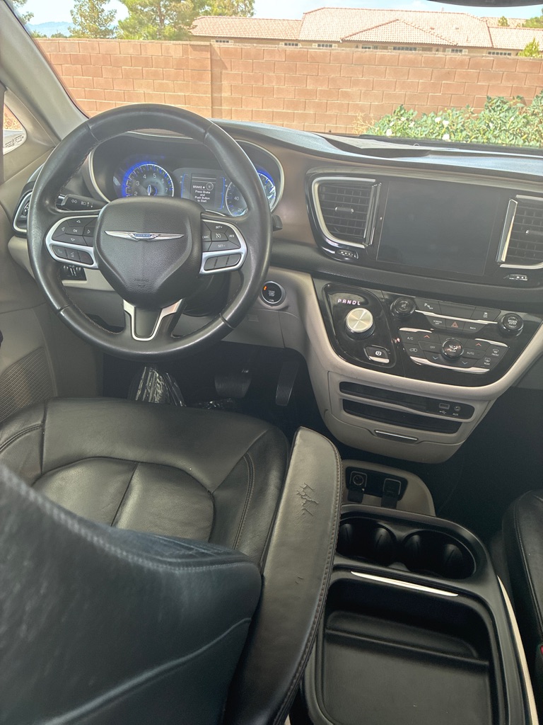 Photo 28 of this CHRYSLER PACIFICA
