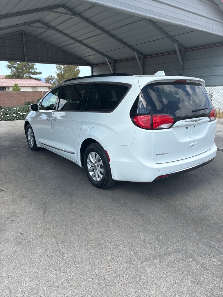 Photo 10 of this CHRYSLER PACIFICA