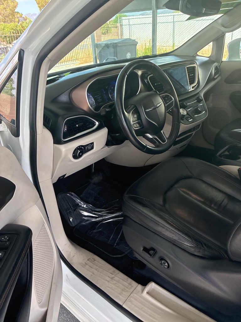 Photo 29 of this CHRYSLER PACIFICA