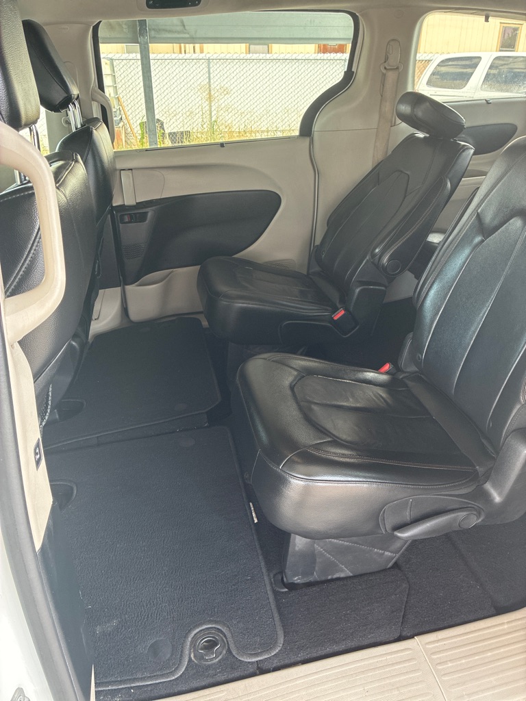Photo 11 of this CHRYSLER PACIFICA