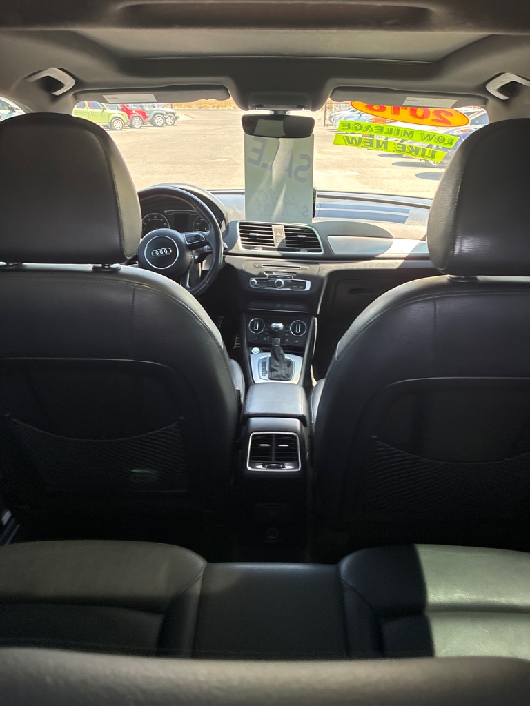 Photo 10 of this AUDI Q3