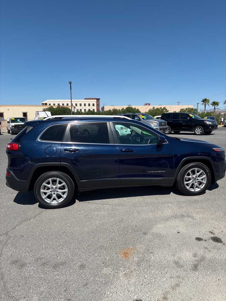 Photo 16 of this JEEP CHEROKEE
