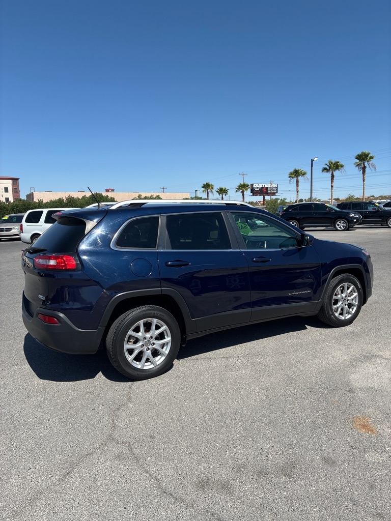 Photo 14 of this JEEP CHEROKEE