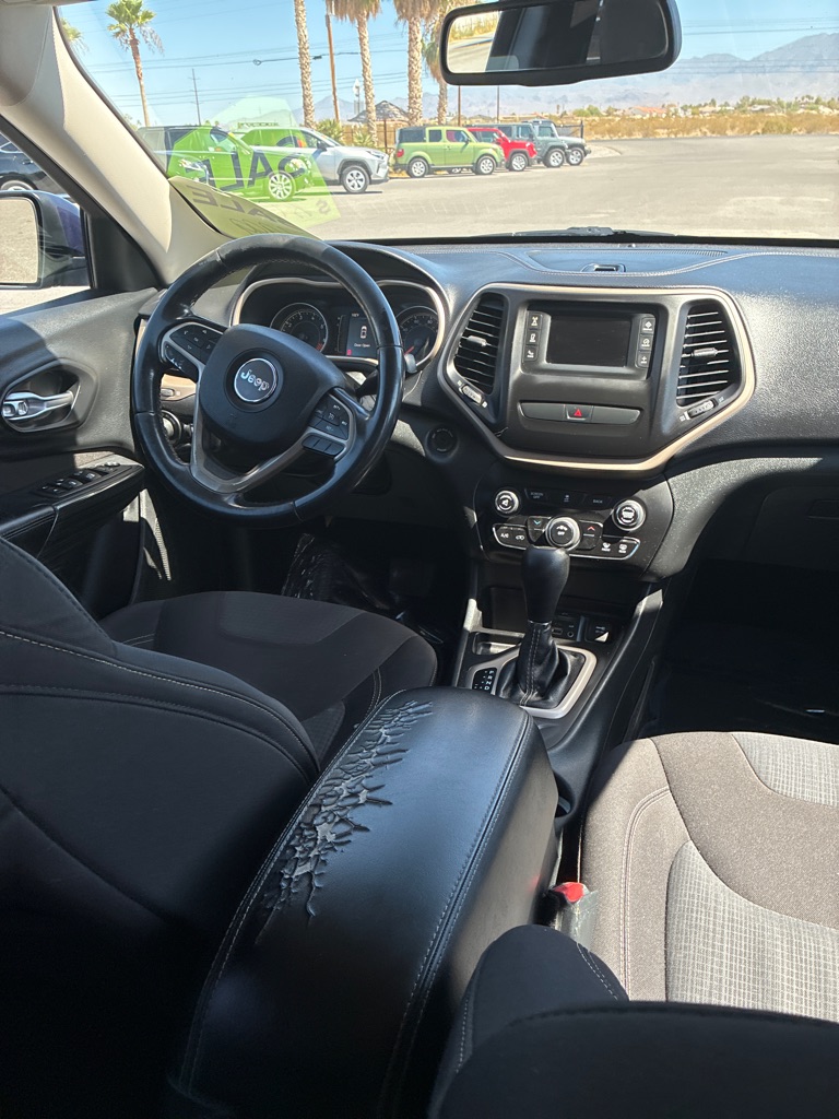 Photo 8 of this JEEP CHEROKEE
