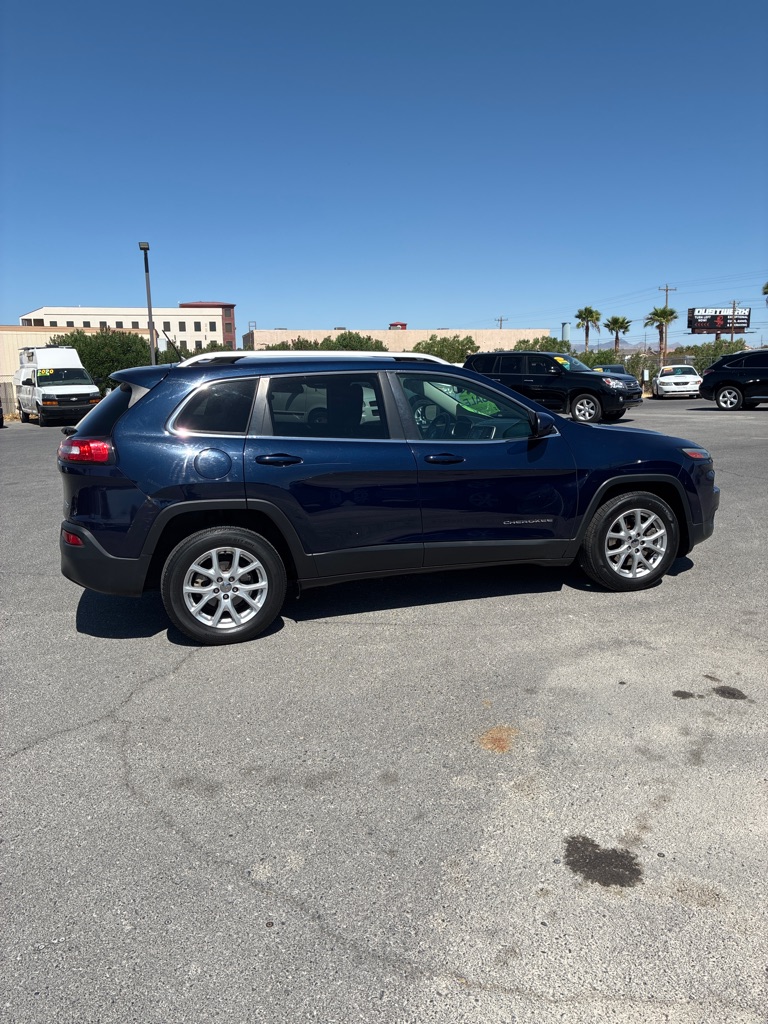 Photo 15 of this JEEP CHEROKEE