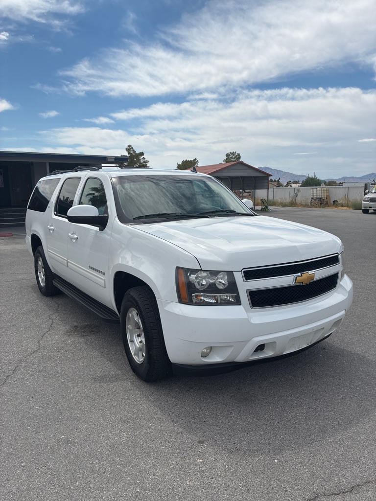 Photo 2 of this CHEVROLET SUBURBAN