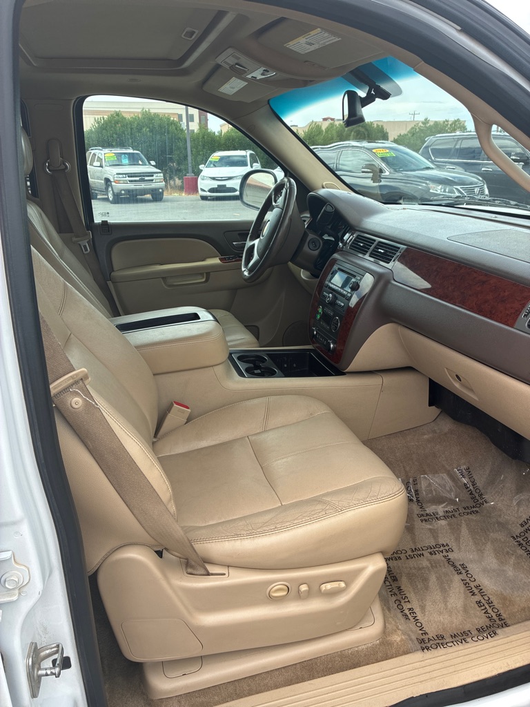 Photo 16 of this CHEVROLET SUBURBAN