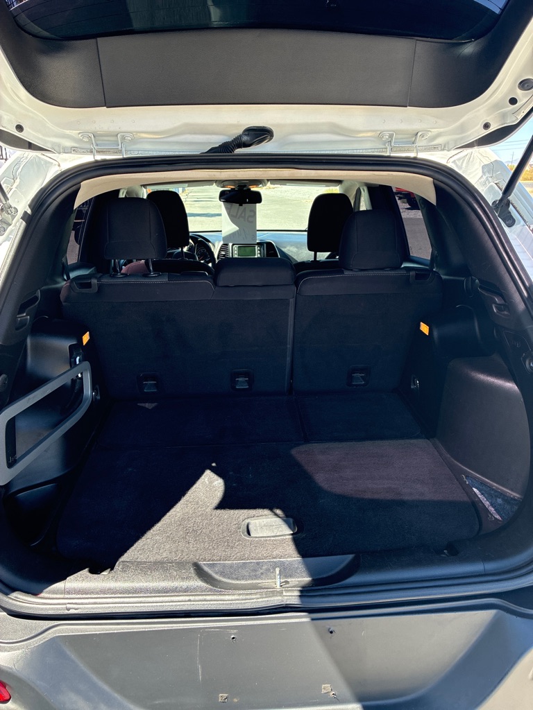 Photo 7 of this JEEP CHEROKEE