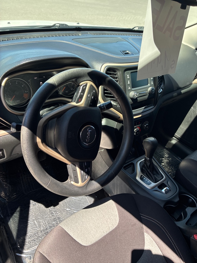 Photo 14 of this JEEP CHEROKEE