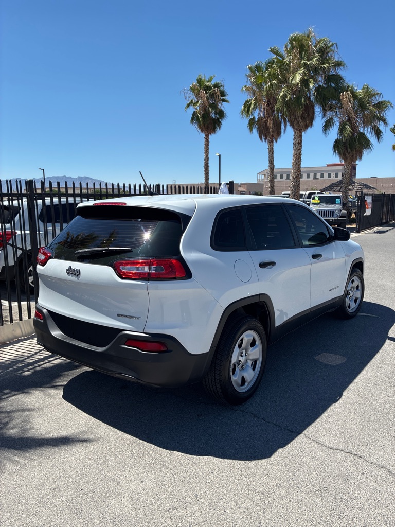 Photo 5 of this JEEP CHEROKEE