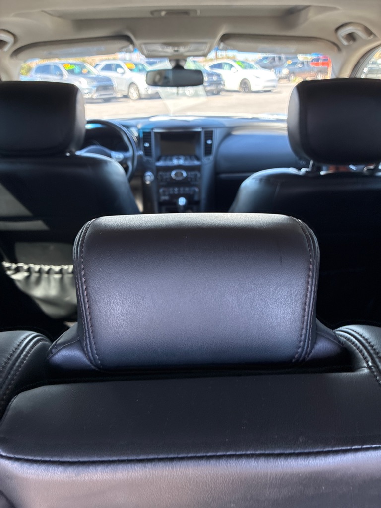Photo 8 of this INFINITI FX37
