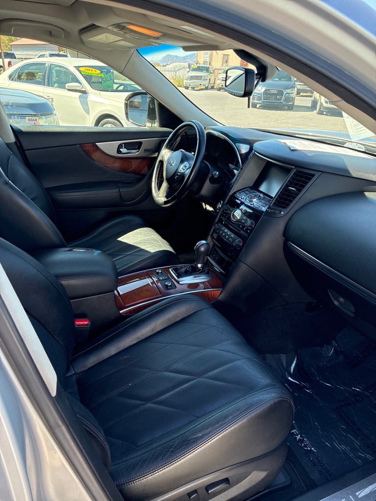Photo 10 of this INFINITI FX37