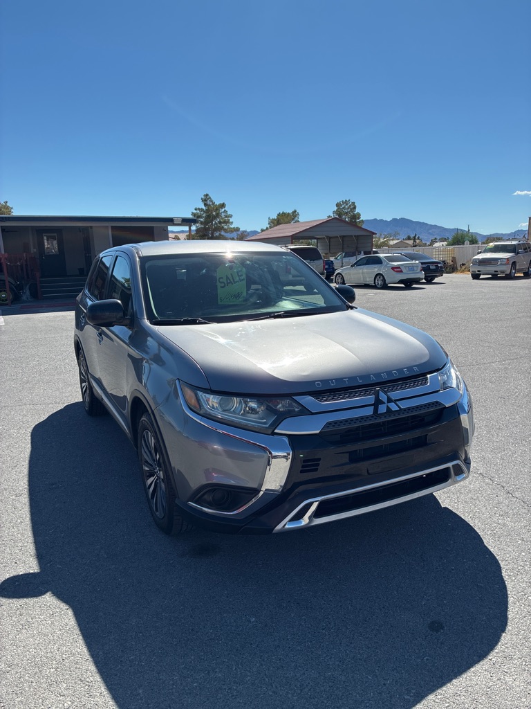 Photo 2 of this MITSUBISHI OUTLANDER