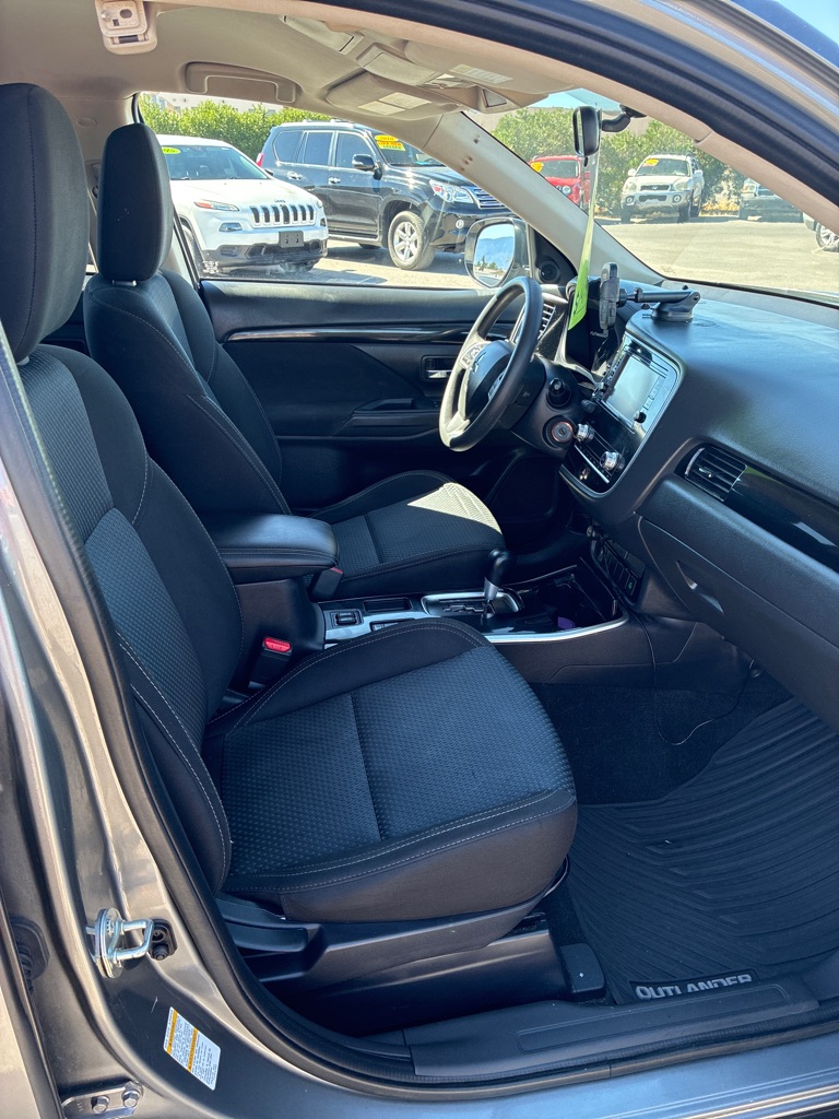 Photo 12 of this MITSUBISHI OUTLANDER