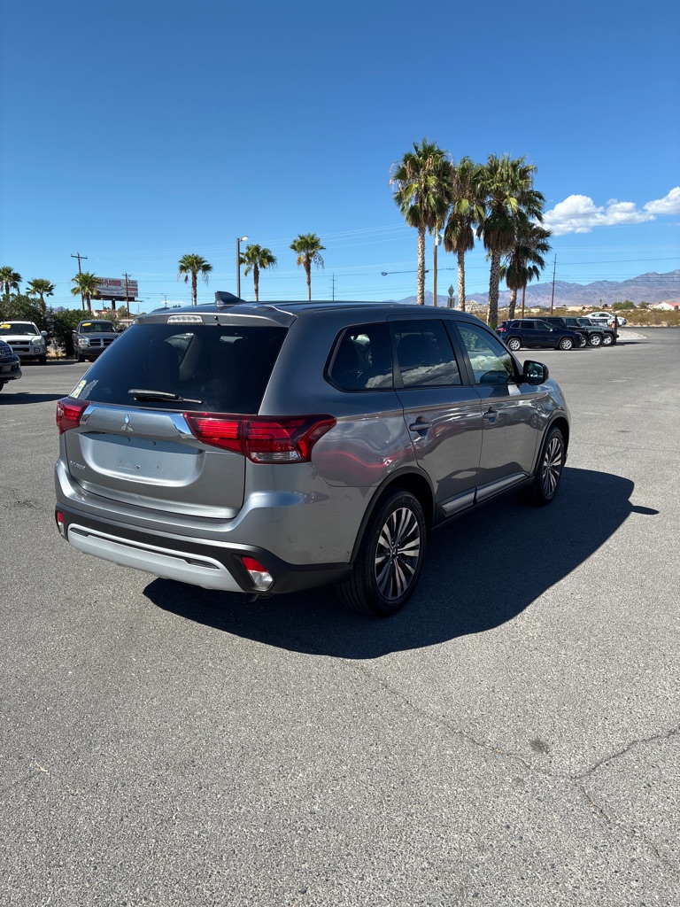 Photo 5 of this MITSUBISHI OUTLANDER