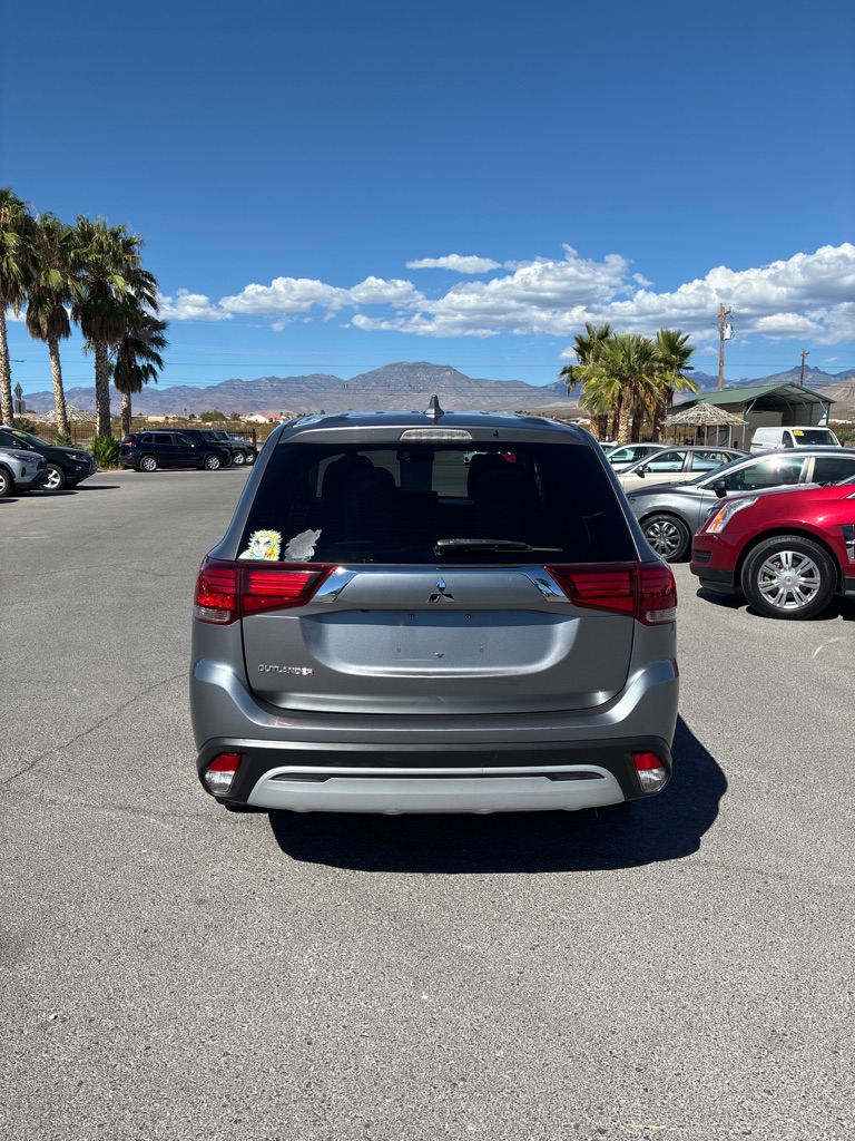 Photo 4 of this MITSUBISHI OUTLANDER