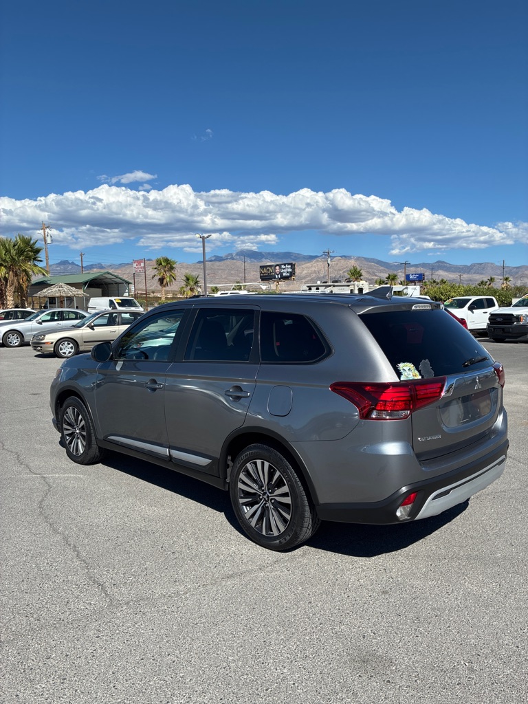 Photo 7 of this MITSUBISHI OUTLANDER