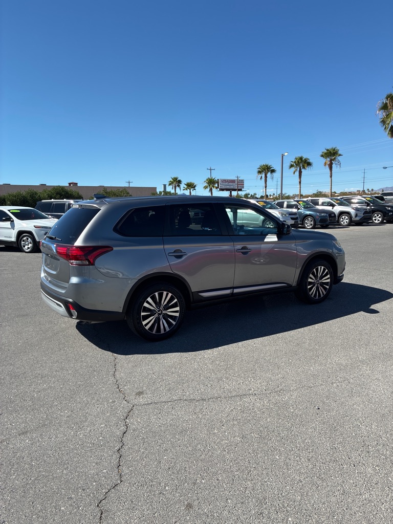 Photo 6 of this MITSUBISHI OUTLANDER