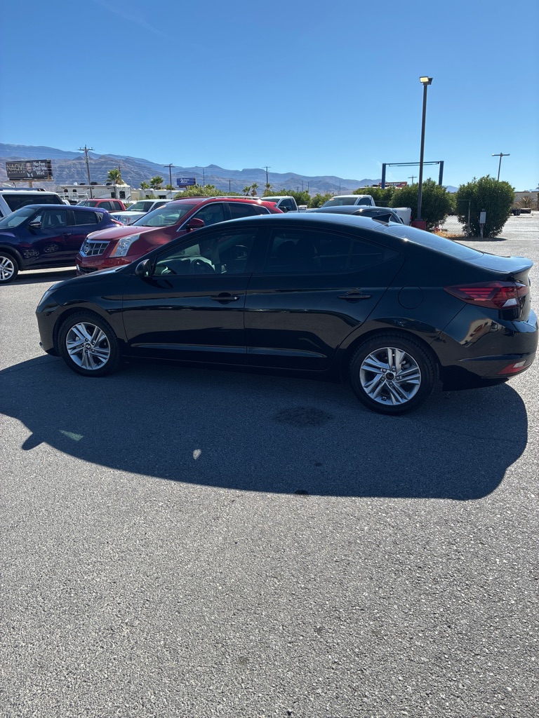 Photo 8 of this HYUNDAI ELANTRA