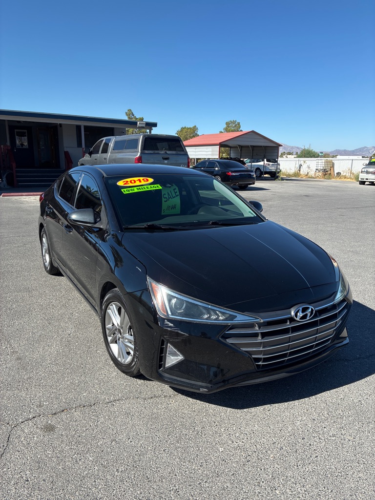 Photo 2 of this HYUNDAI ELANTRA