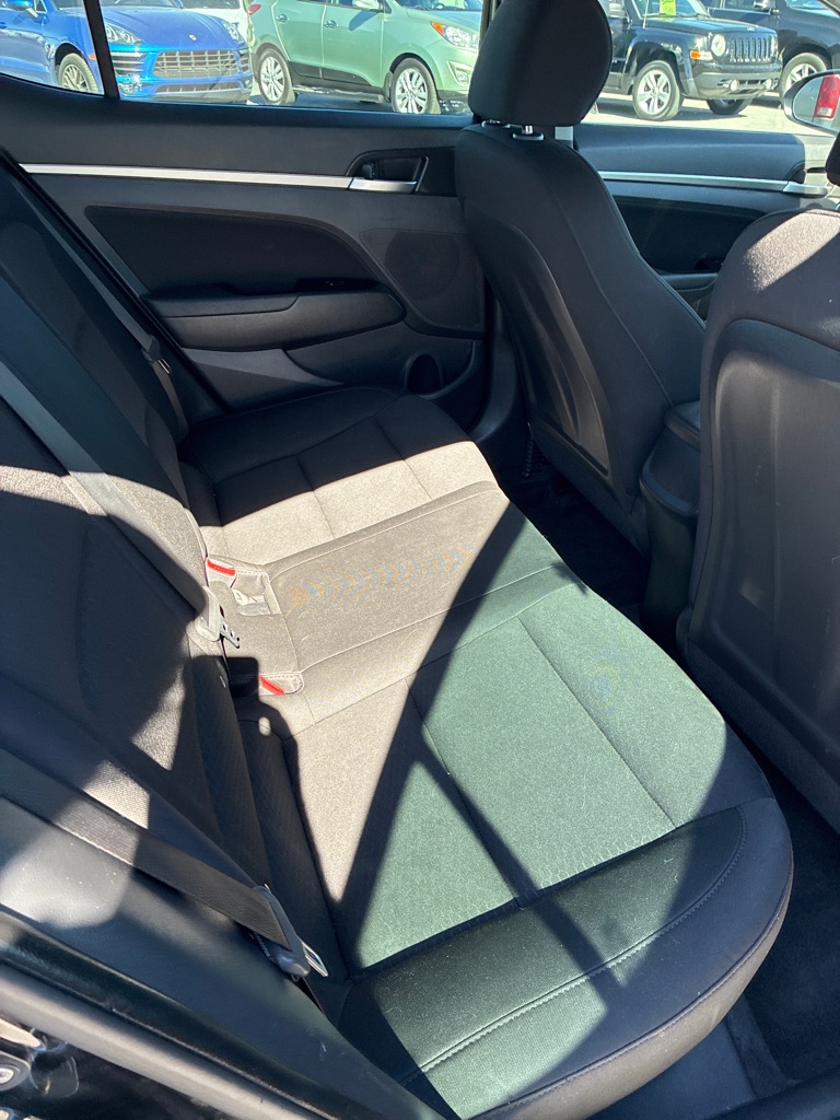 Photo 11 of this HYUNDAI ELANTRA