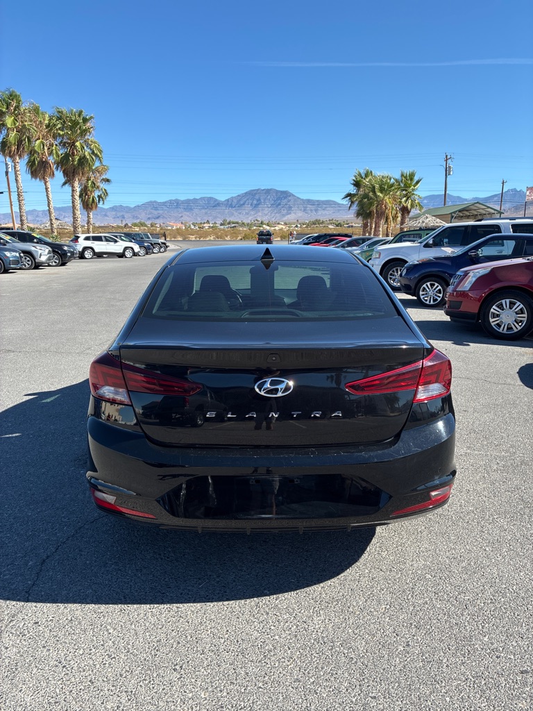 Photo 4 of this HYUNDAI ELANTRA