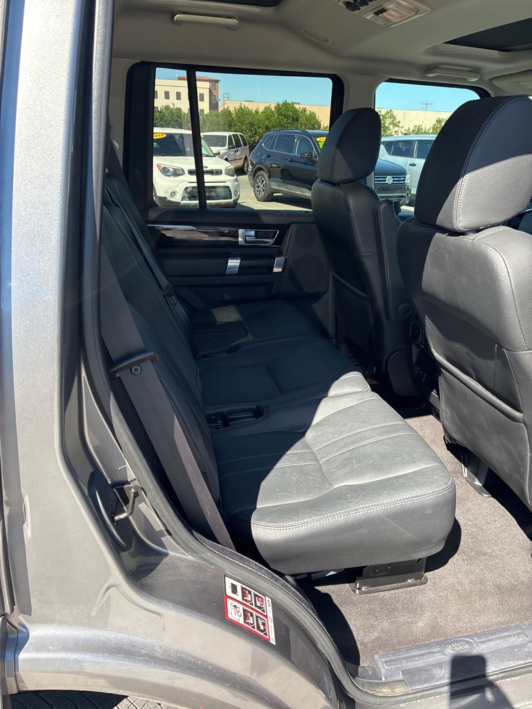 Photo 12 of this LAND ROVER LR4