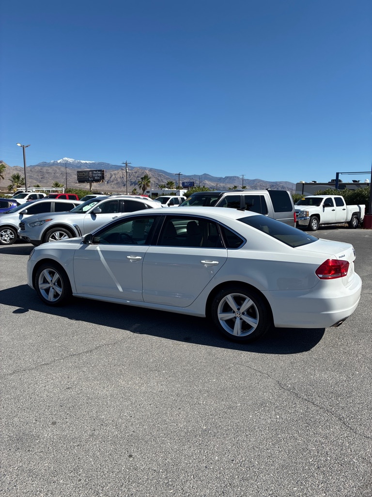 Photo 8 of this VOLKSWAGEN PASSAT