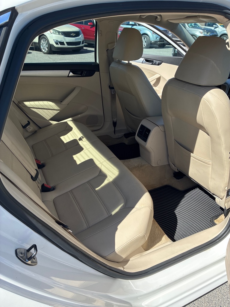 Photo 12 of this VOLKSWAGEN PASSAT