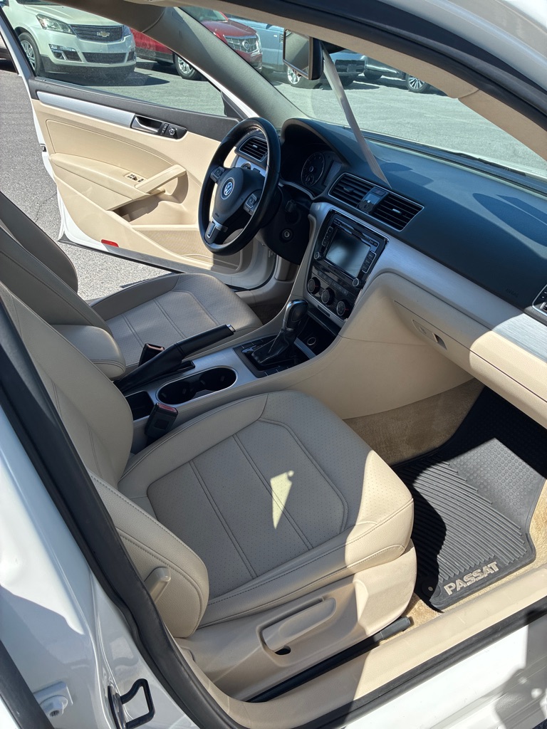 Photo 13 of this VOLKSWAGEN PASSAT
