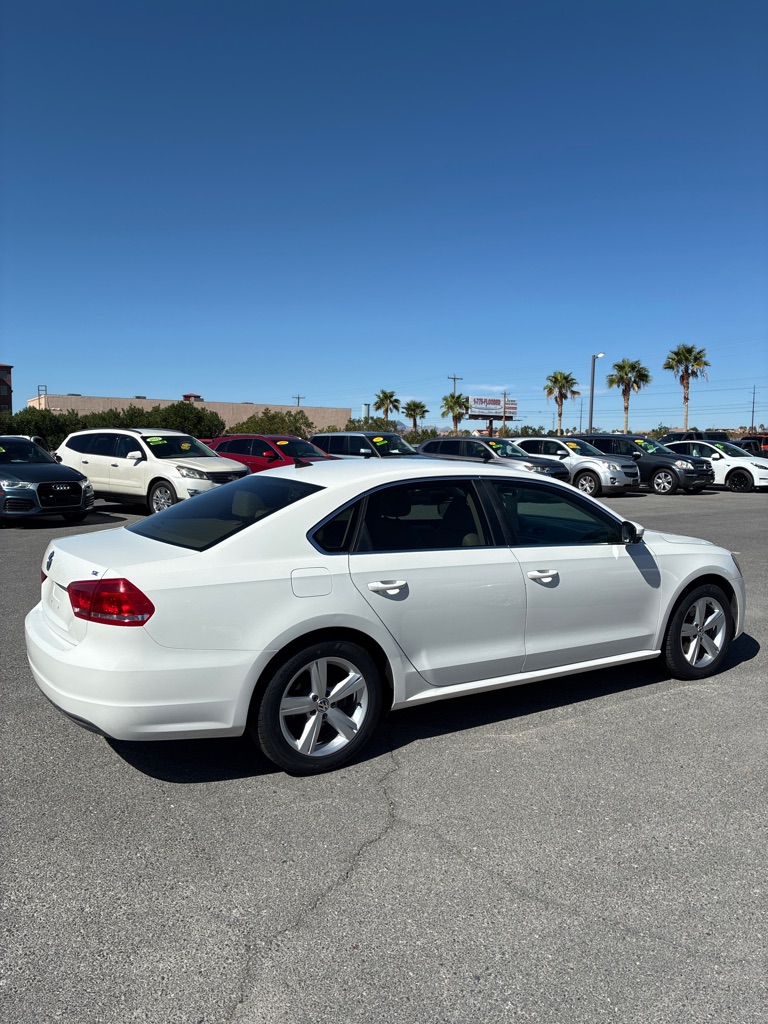Photo 6 of this VOLKSWAGEN PASSAT
