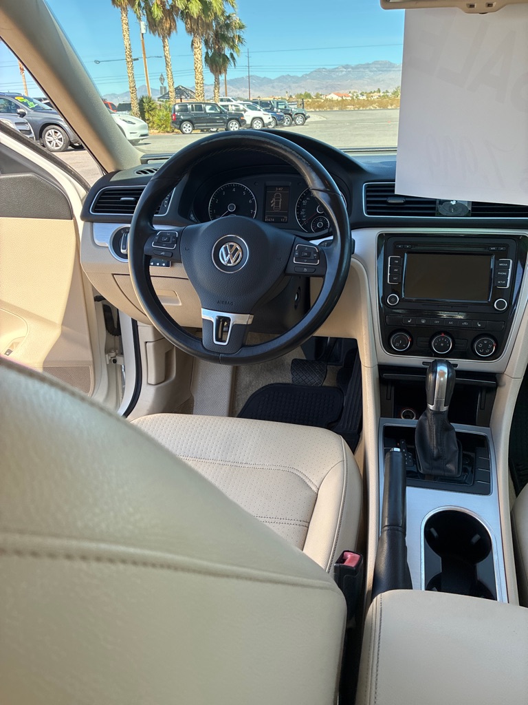 Photo 11 of this VOLKSWAGEN PASSAT