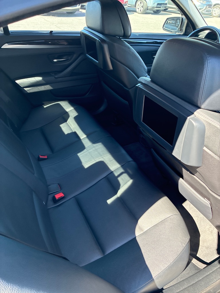 Photo 11 of this BMW 550
