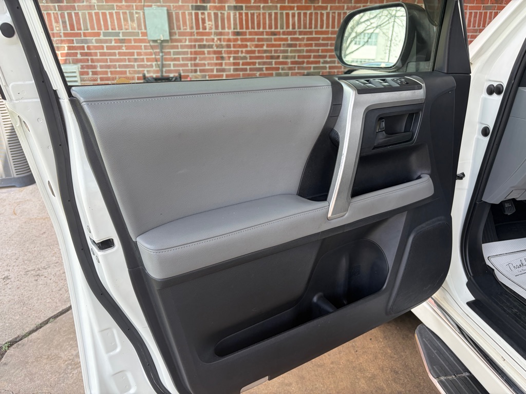 Photo 12 of this TOYOTA 4RUNNER