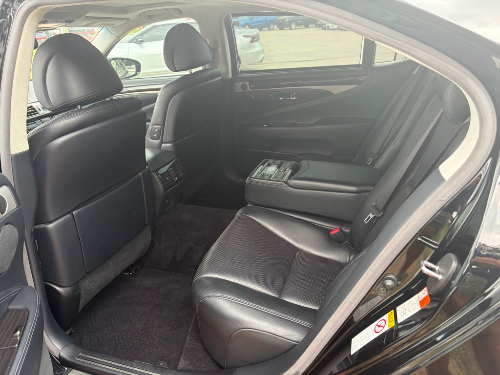 Photo 8 of this LEXUS LS