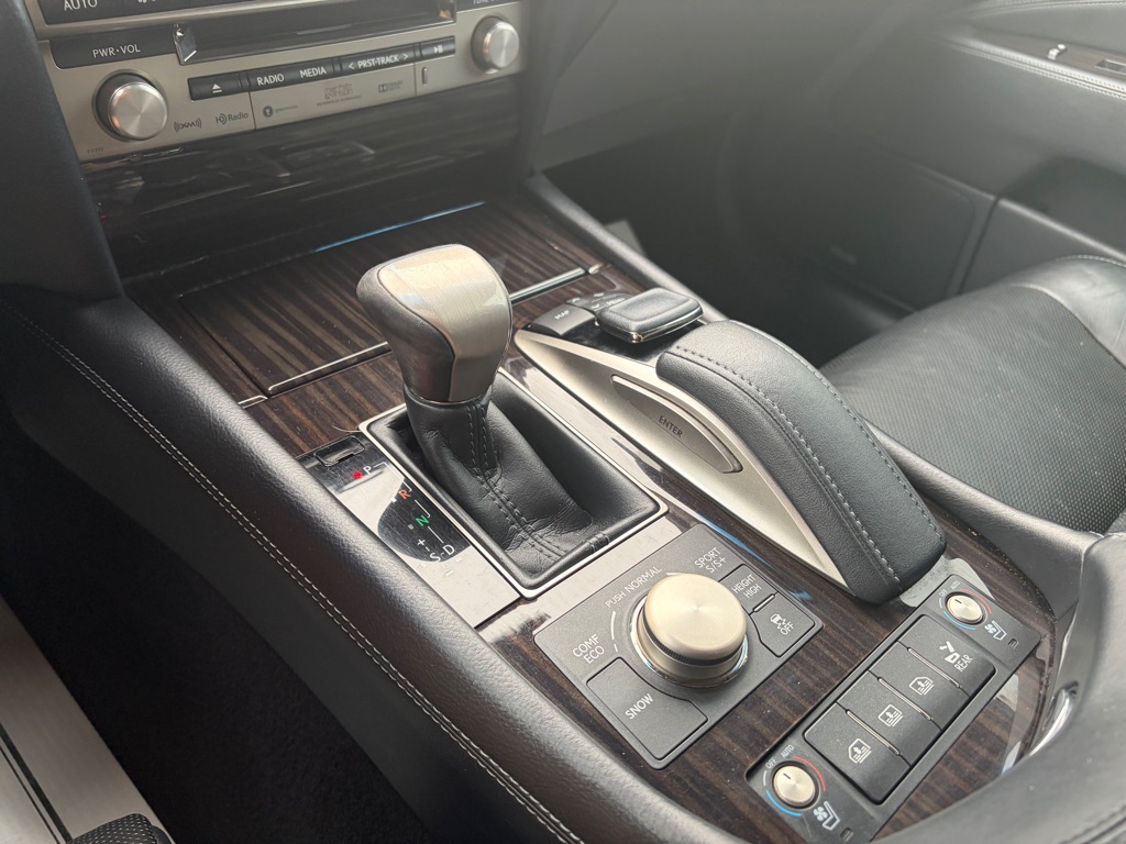 Photo 13 of this LEXUS LS