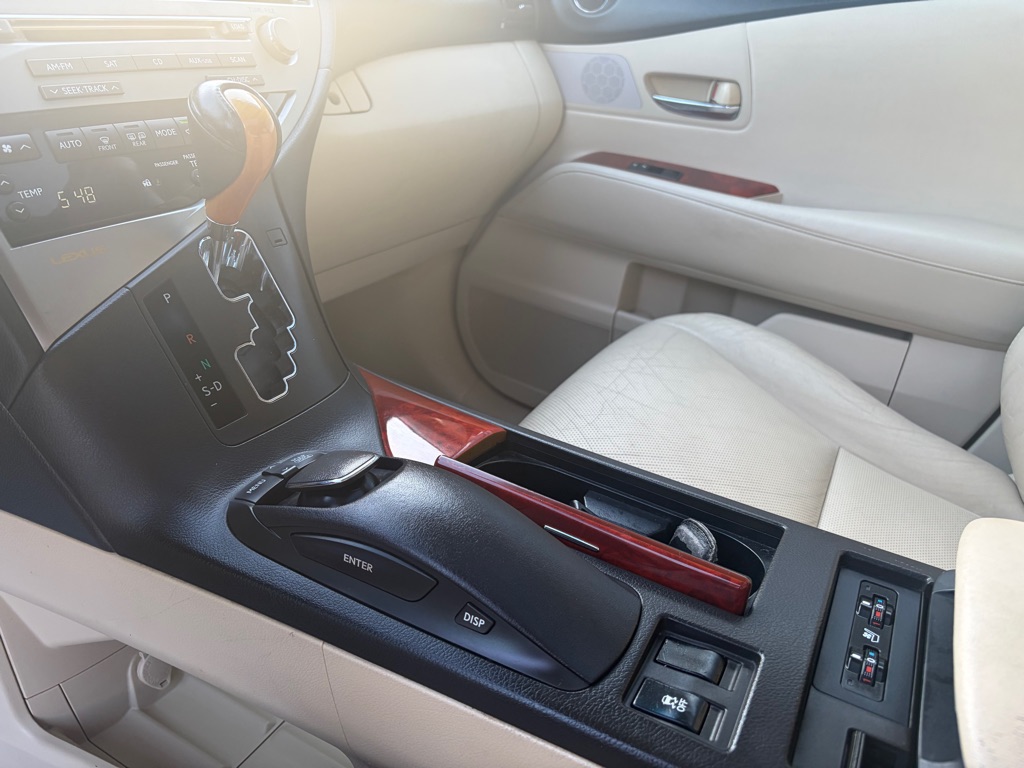 Photo 10 of this LEXUS RX
