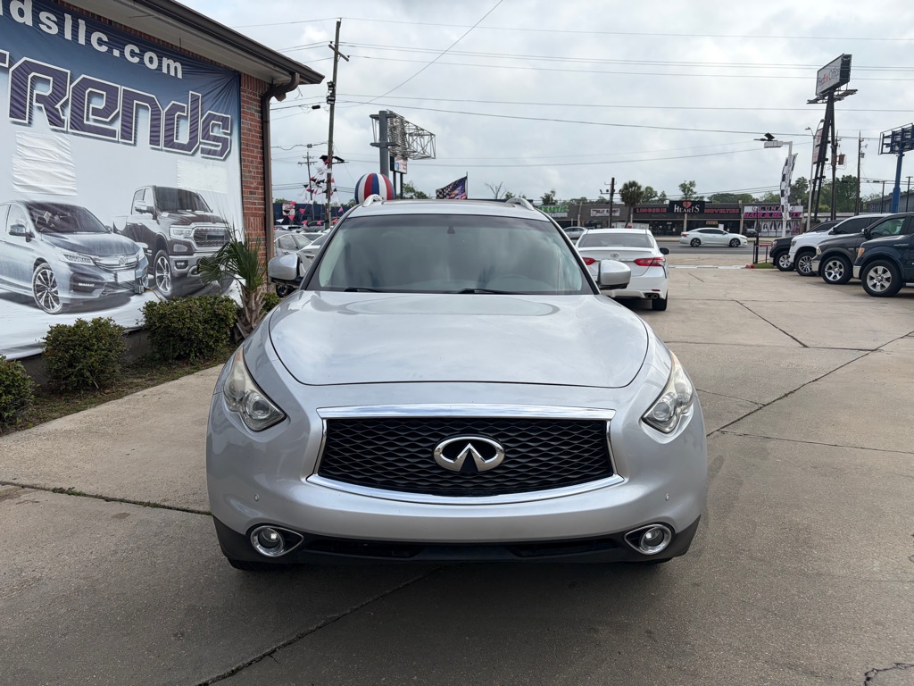 Photo 2 of this INFINITI QX70